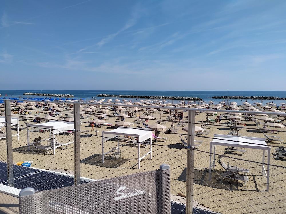 Hotel Atlantic Rimini Kültér fotó