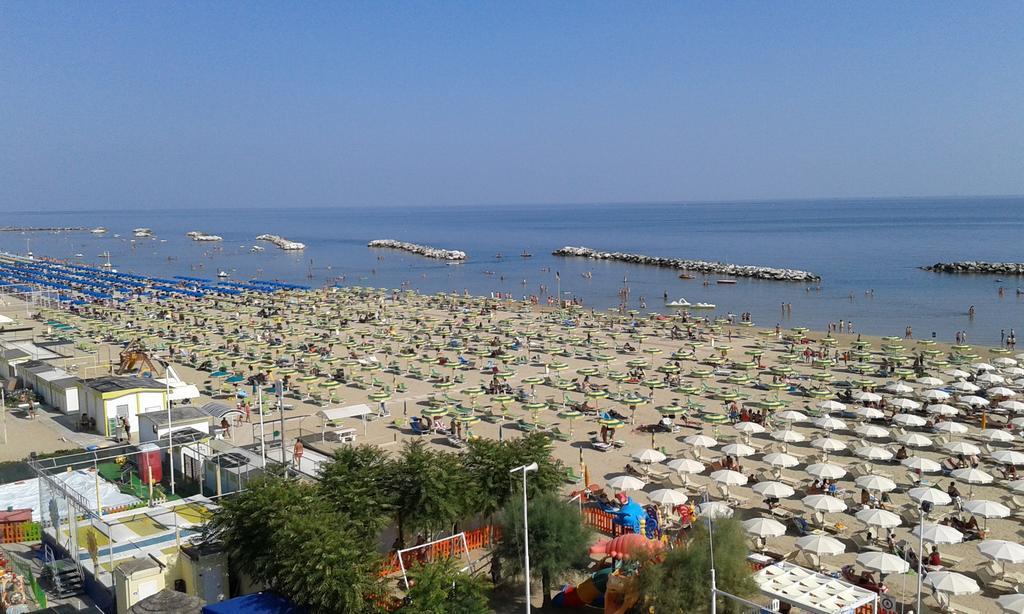 Hotel Atlantic Rimini Kültér fotó