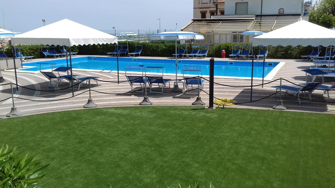 Hotel Atlantic Rimini Kültér fotó