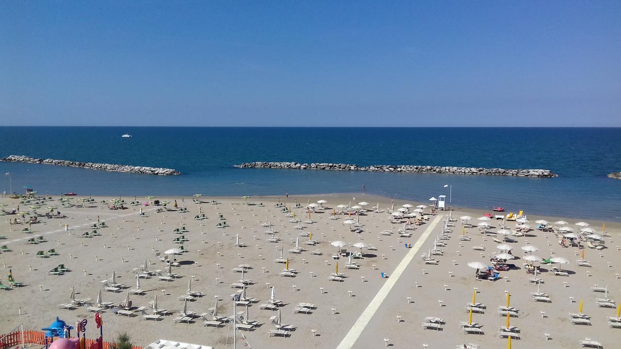 Hotel Atlantic Rimini Kültér fotó