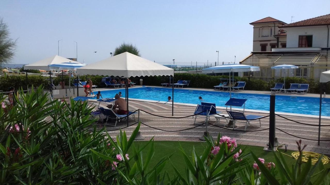 Hotel Atlantic Rimini Kültér fotó